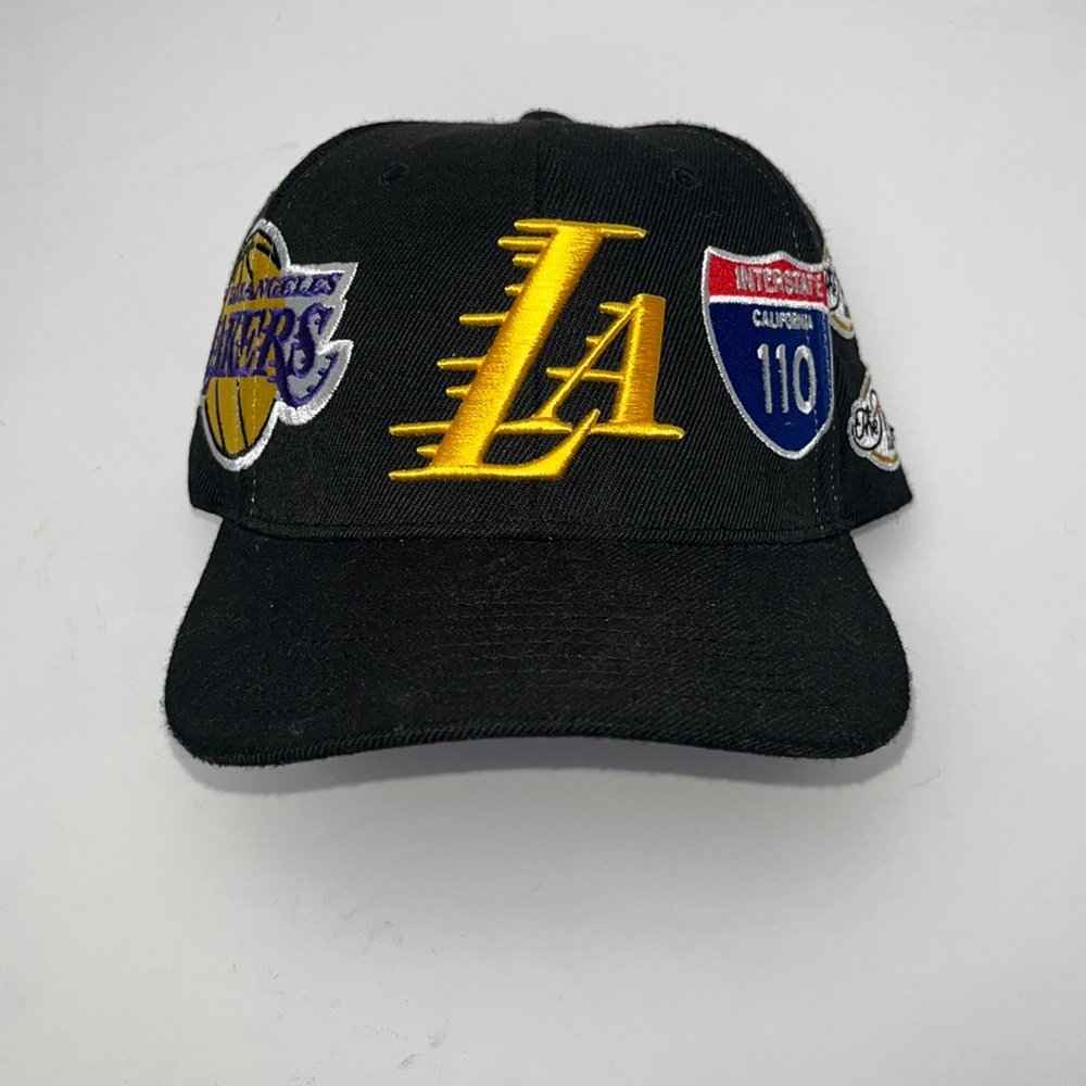 NWOT Mitchell & Ness Los Angeles Lakers Cali Adjustable Embroidered SnapBack Hat - Picture 2 of 5